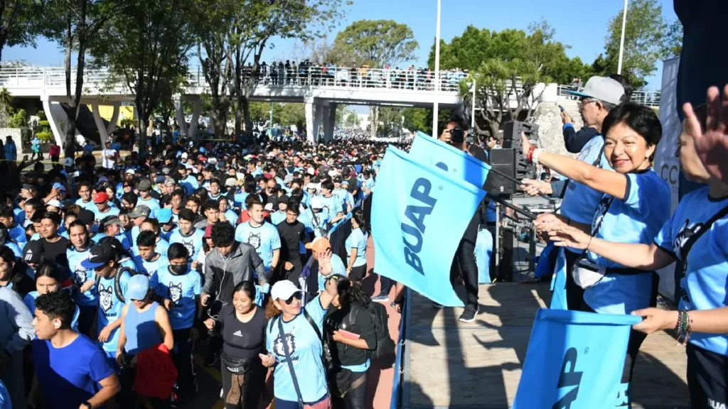 Miles de corredores participan en la Carrera Universitaria 2023