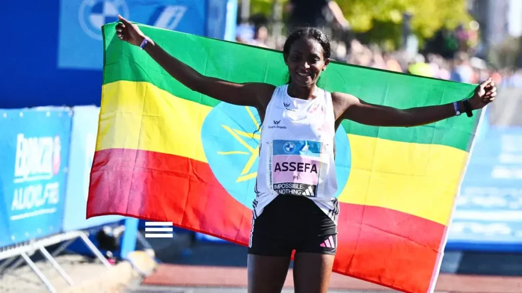 La etíope Tigist Assefa rompe récord mundial en el Maratón de Berlín 