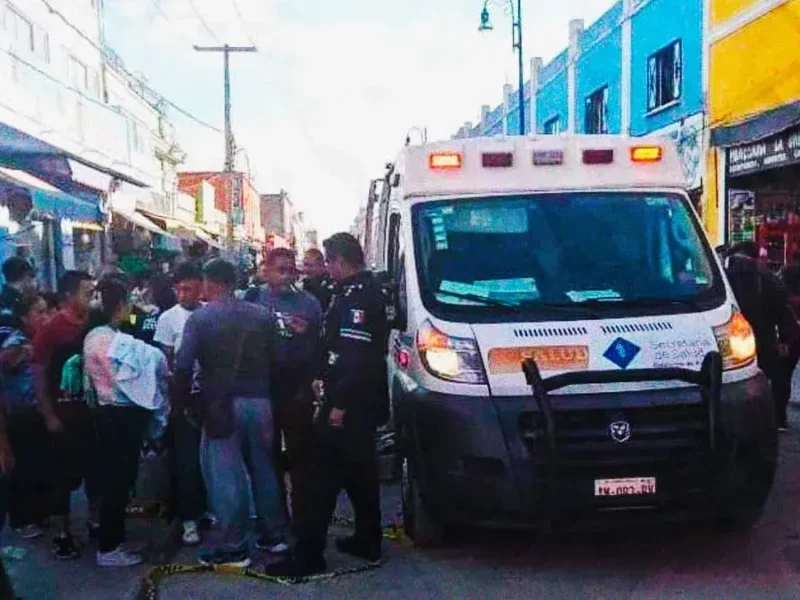 Trabajador recibió una descarga eléctrica mientras pintaba en el centro de Puebla