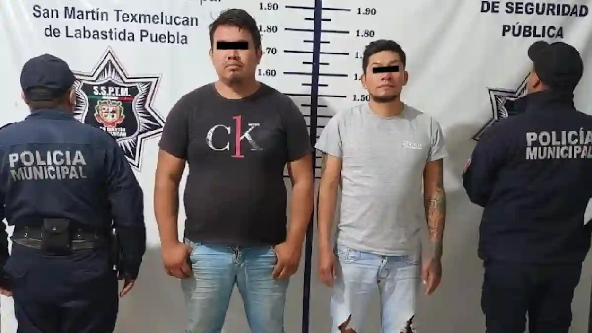 Policía de San Martín Texmelucan, asegura a dos masculinos por daño en propiedad ajena