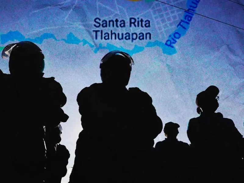 Pobladores de Santa Rita Tlahuapan dispararon contra agentes que los desalojaron