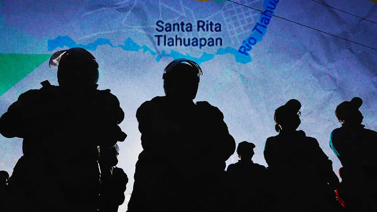 Pobladores de Santa Rita Tlahuapan dispararon contra agentes que los desalojaron