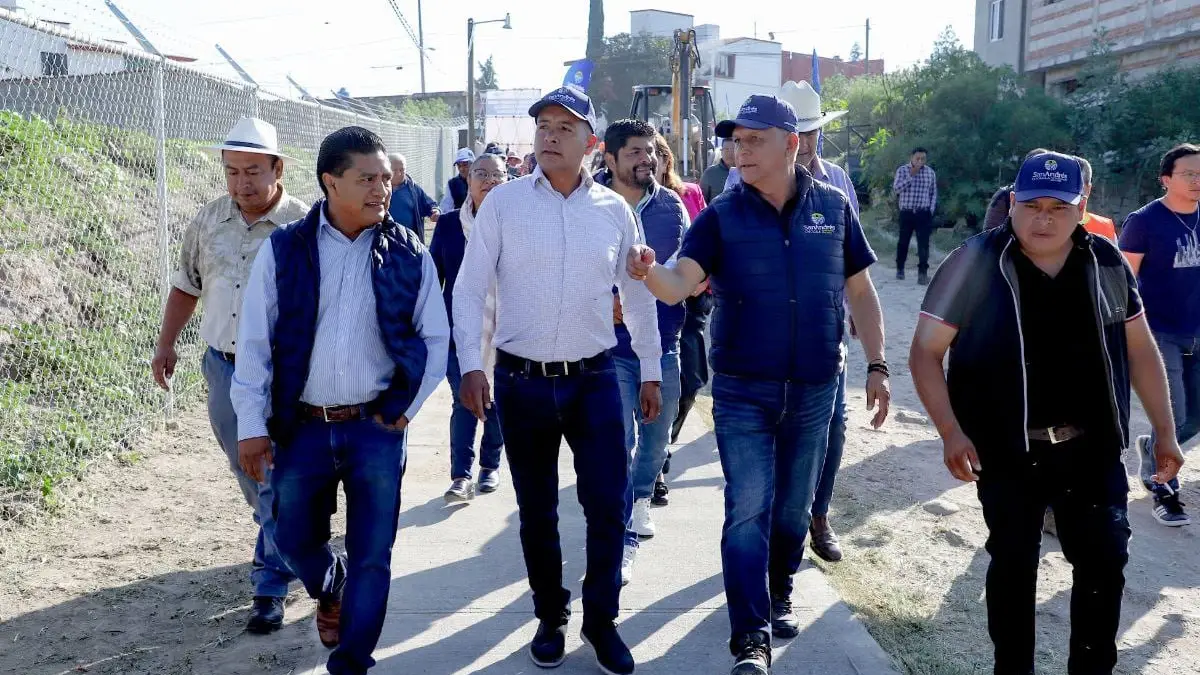 Inicia Mundo Tlatehui el adoquinamiento en la calle Apetlahuaya en San Antonio Cacalotepec