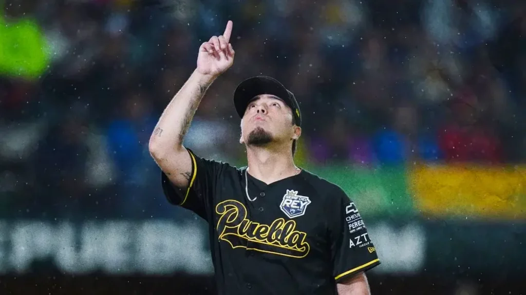 Héctor Villalobos continuará con los Pericos de Puebla tras negociación con Piratas