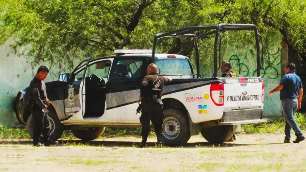 Dentro de un pozo fue hallado un cadáver encobijado y maniatado en Ajalpan