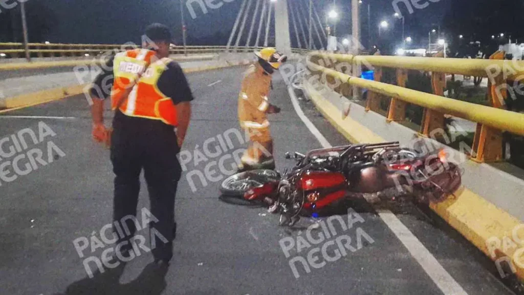 Pareja de motociclistas murió en derrape y choque en San Andrés Cholula