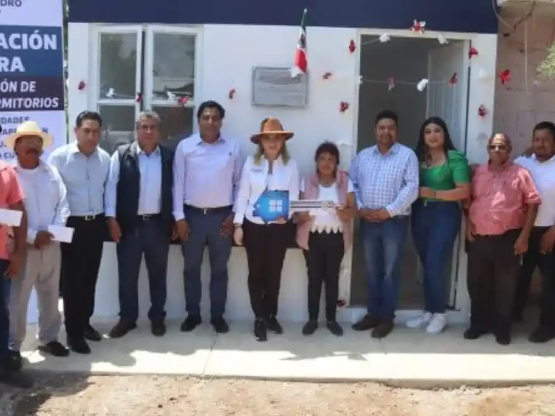 Reafirma Paola Angon compromiso con las familias vulnerables, con la entrega de cuartos adicionales