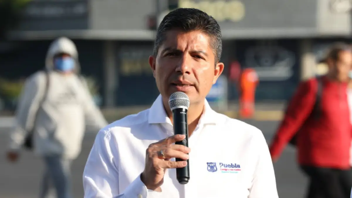 Ayuntamiento de Puebla mejora seguridad vial en Bulevares Norte y Aarón Merino Fernández