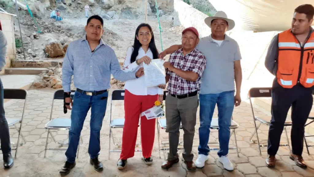 Ariadna Ayala entrega obras para el bienestar de la junta auxiliar de la Magdalena Axocopan