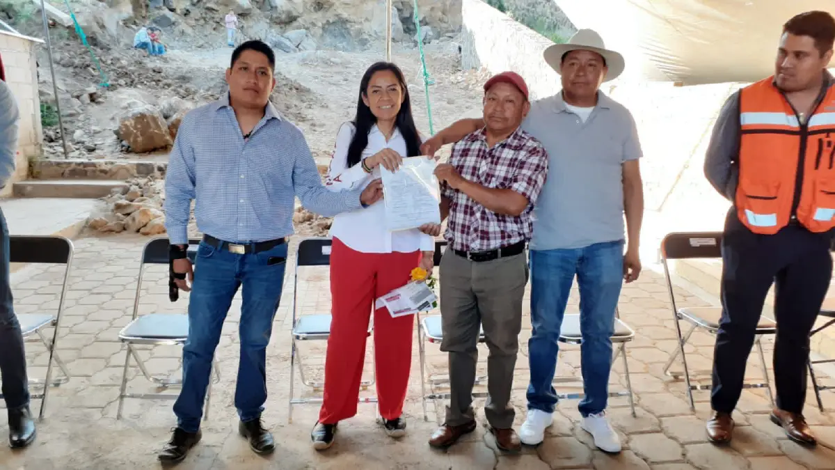 Ariadna Ayala entrega obras para el bienestar de la junta auxiliar de la Magdalena Axocopan
