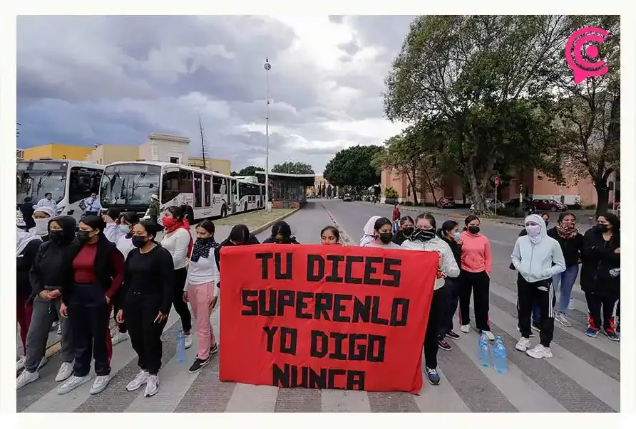 Normalistas de Teteles tomaron por más de 8 horas el boulevard 5 de Mayo