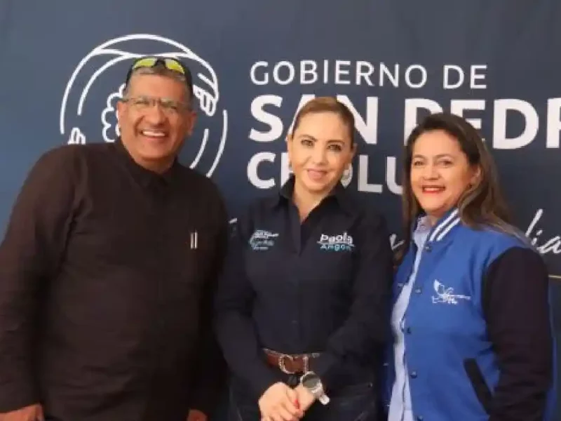 Paola Angon encabeza martes ciudadano, brindando acompañamiento en sus trámites a las familias
