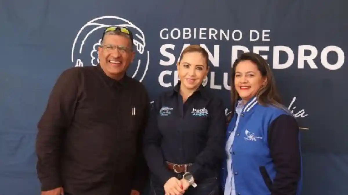 Paola Angon encabeza martes ciudadano, brindando acompañamiento en sus trámites a las familias