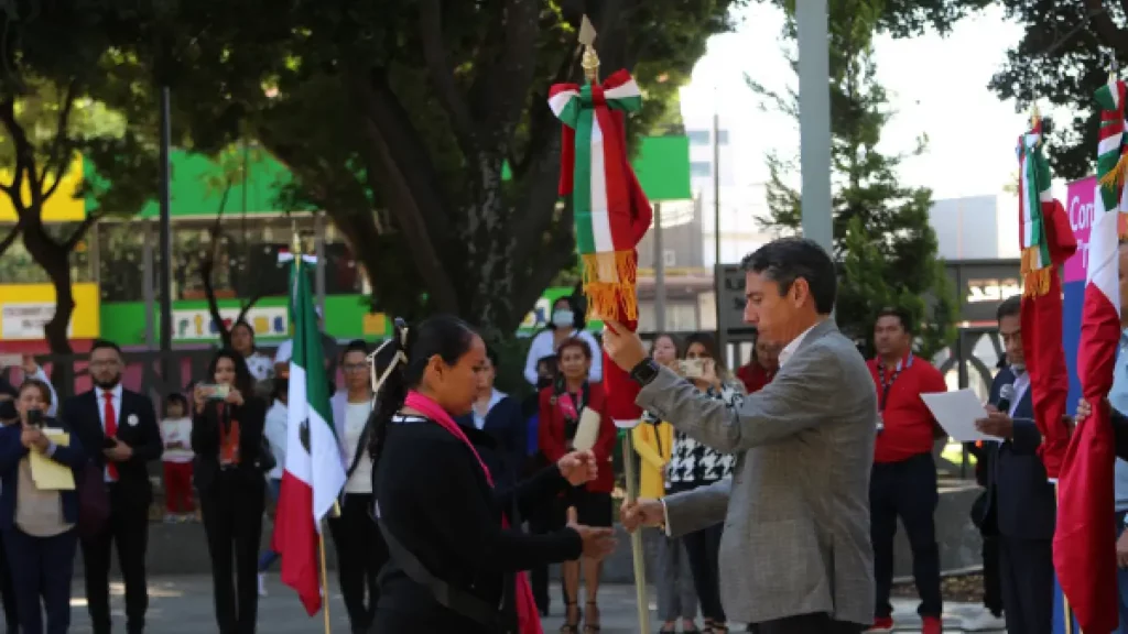 Ayuntamiento de Puebla abandera escuelas, juntas auxiliares e inspectorías