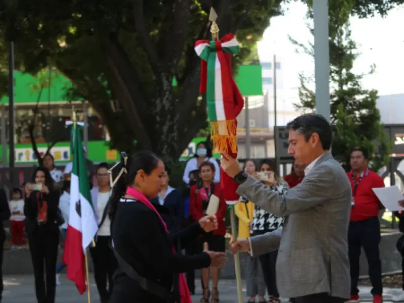 Ayuntamiento de Puebla abandera escuelas, juntas auxiliares e inspectorías
