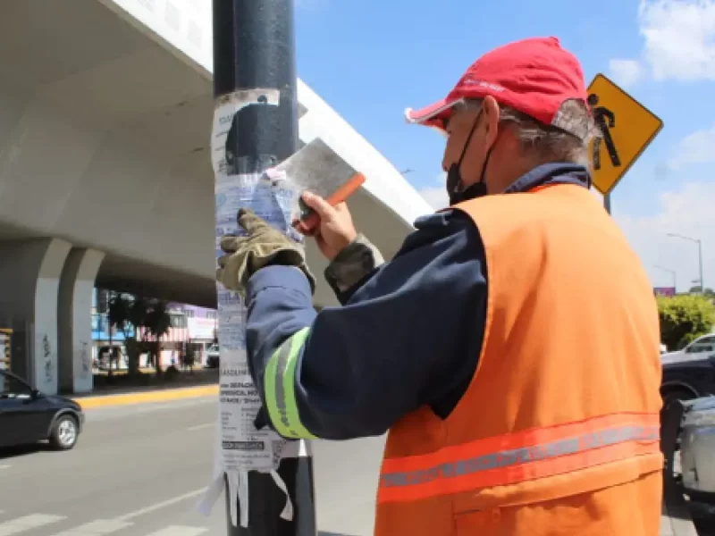El sistema de limpieza urbana integral del Ayuntamiento de Puebla dejó de 10 la Diagonal Defensores de la República