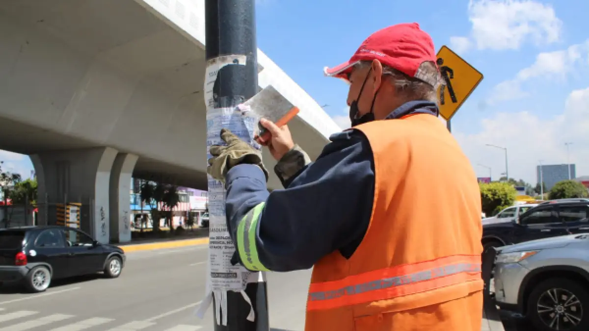 El sistema de limpieza urbana integral del Ayuntamiento de Puebla dejó de 10 la Diagonal Defensores de la República