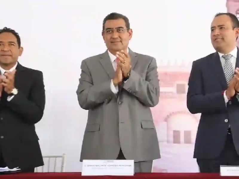 El gobernador Sergio Salomón anunció una serie de obras de infraestructura carretera en Tepeaca