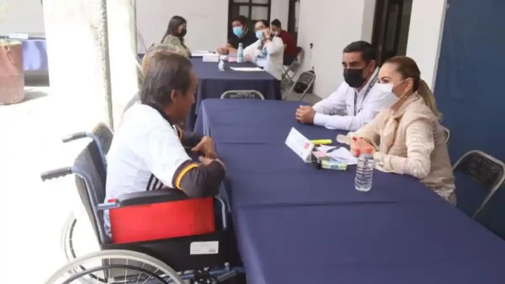 Encabeza Paola Angon martes ciudadano, continúa brindando atención directa a las familias
