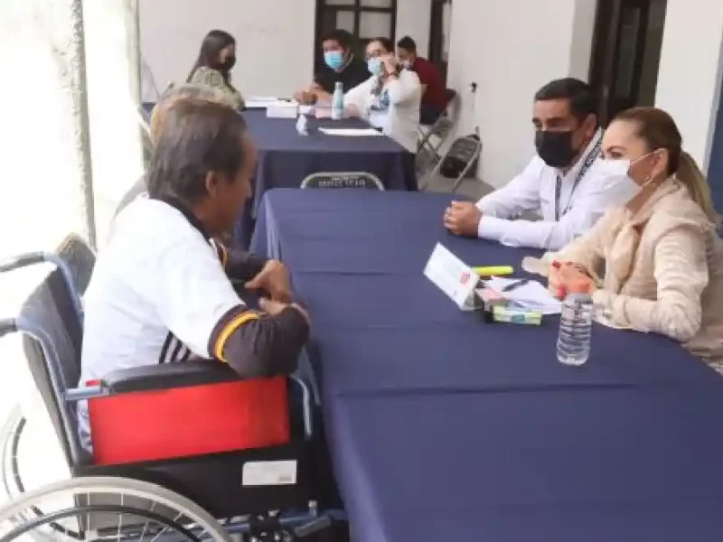 Encabeza Paola Angon martes ciudadano, continúa brindando atención directa a las familias
