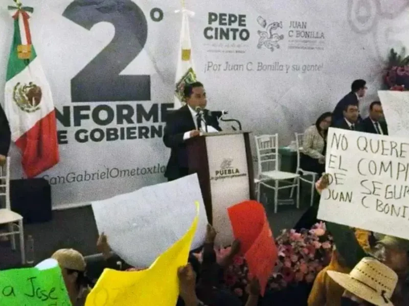 Vecinos de Juan C. Bonilla revientan el informe del alcalde José Cinto Bernal