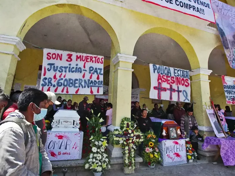 Tras dos años de conflicto postelectoral, pobladores de Coyomeapan devuelven armas y patrullas