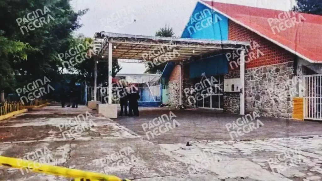 Hombre alcohólico muere afuera de una iglesia en Puebla