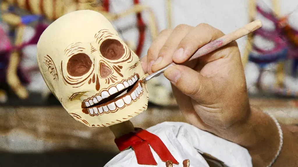 Asiste a los talleres gratis de cartonería por Día de Muertos en el Centro de Puebla