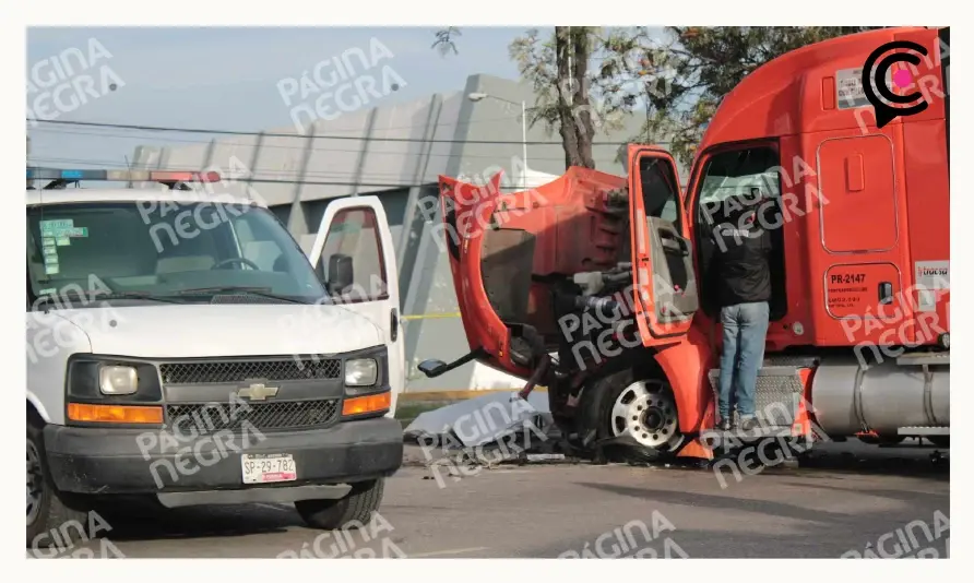 Automovilista muere prensado en el Parque Industrial Puebla 2000