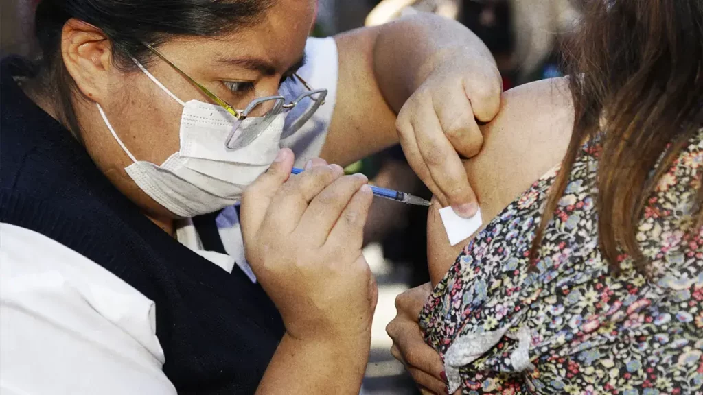 Anuncian jornada de vacunación contra covid-19 e influenza en Puebla