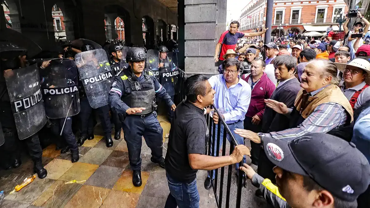 Ayuntamiento de Puebla establece acuerdo con locatarios de la Central de Abasto