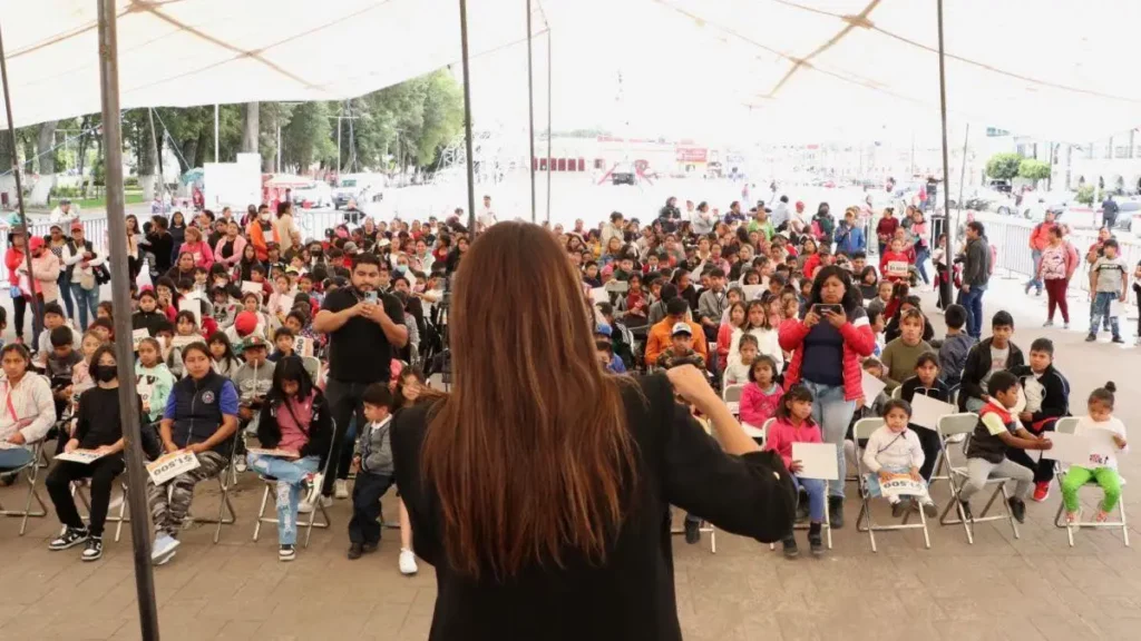 Angélica Alvarado entrega becas municipales del programa “la escuela nos espera” a 260 niños y niñas de Huejotzingo