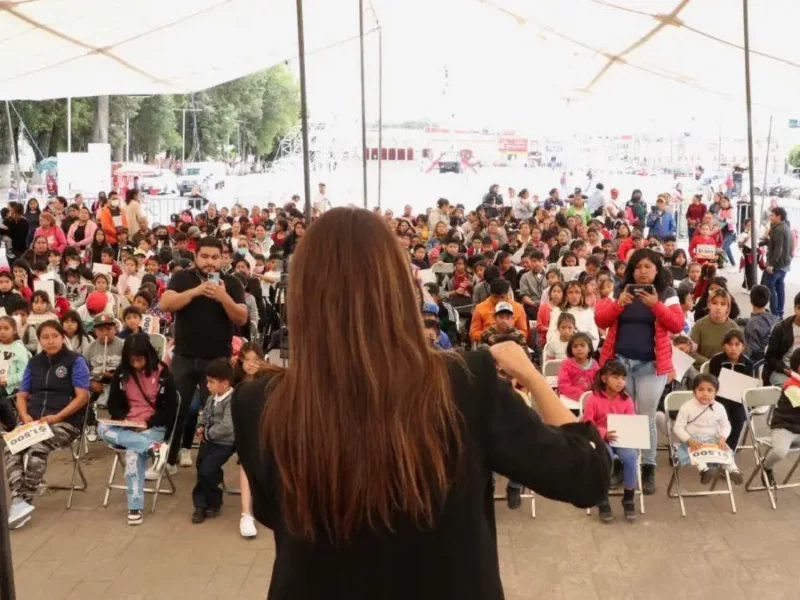 Angélica Alvarado entrega becas municipales del programa “la escuela nos espera” a 260 niños y niñas de Huejotzingo