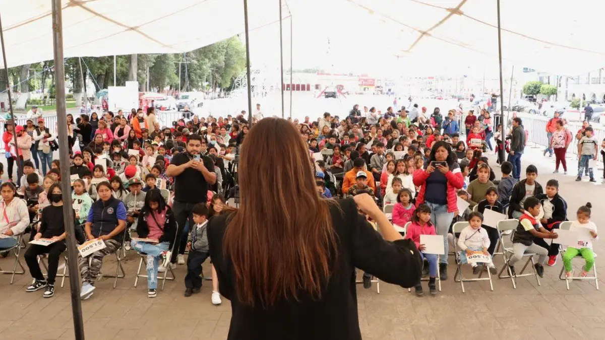 Angélica Alvarado entrega becas municipales del programa “la escuela nos espera” a 260 niños y niñas de Huejotzingo