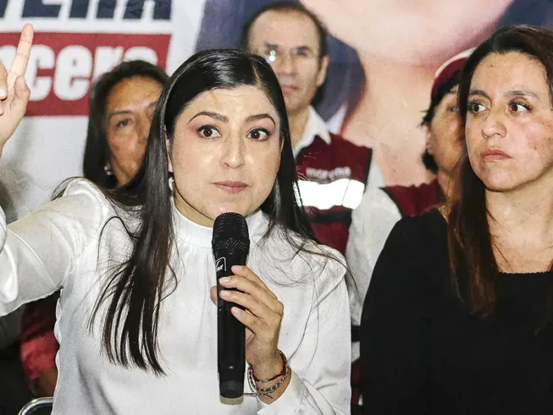 A pesar del llamado de AMLO, Claudia Rivera continuará en promoción con espectaculares móviles