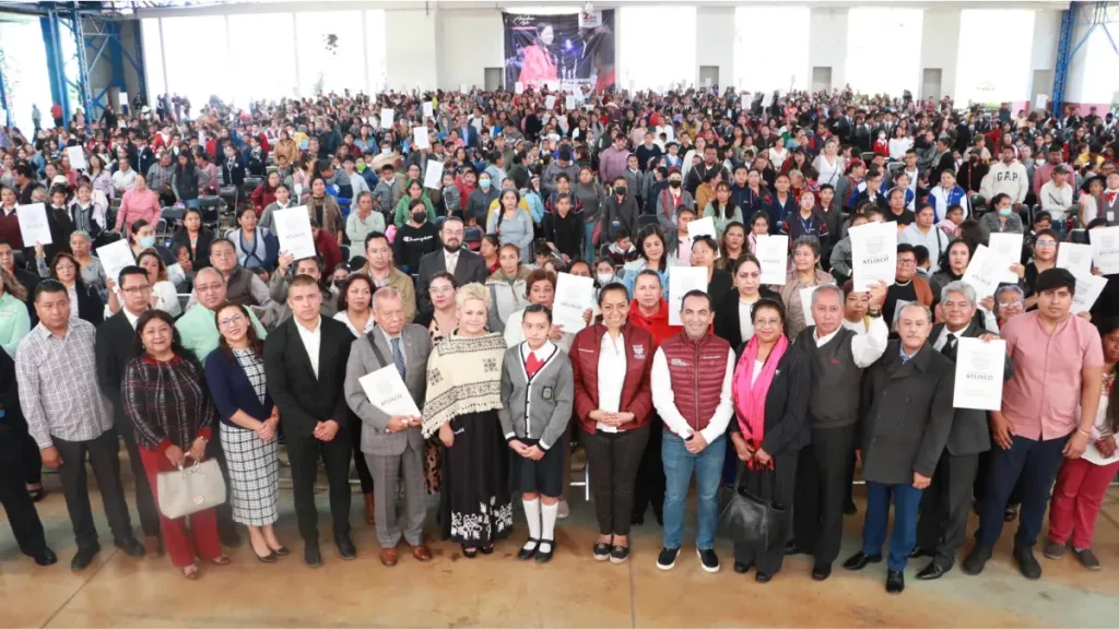 Con apoyo del Gobierno del Estado, Ariadna Ayala da certeza jurídica a 98 instituciones educativas de Atlixco