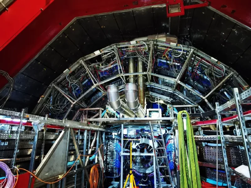 Estudiantes BUAP participan en las primeras colisiones de iones de plomo en la tercera etapa de toma de datos del LHC