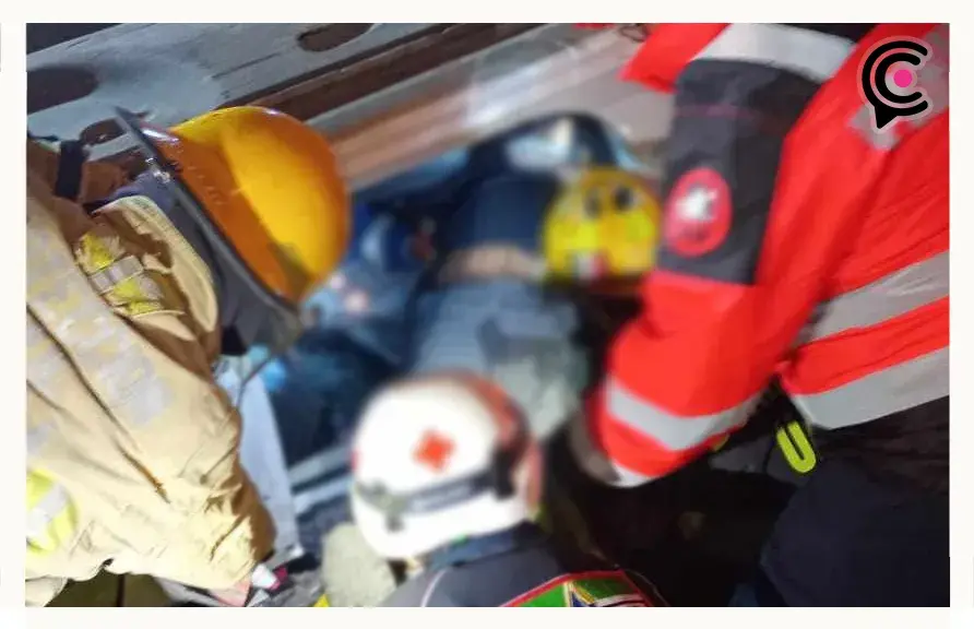 Policía estatal de Puebla maneja borracho y vuelca en la colonia La Paz