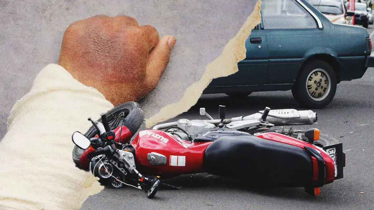 Motociclista borracho se fracturó el brazo al chocar con un poste