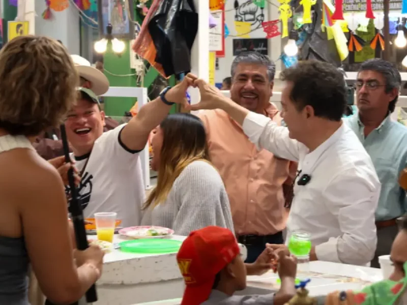 Locatarios del mercado de Atlixco van con Nacho Mier