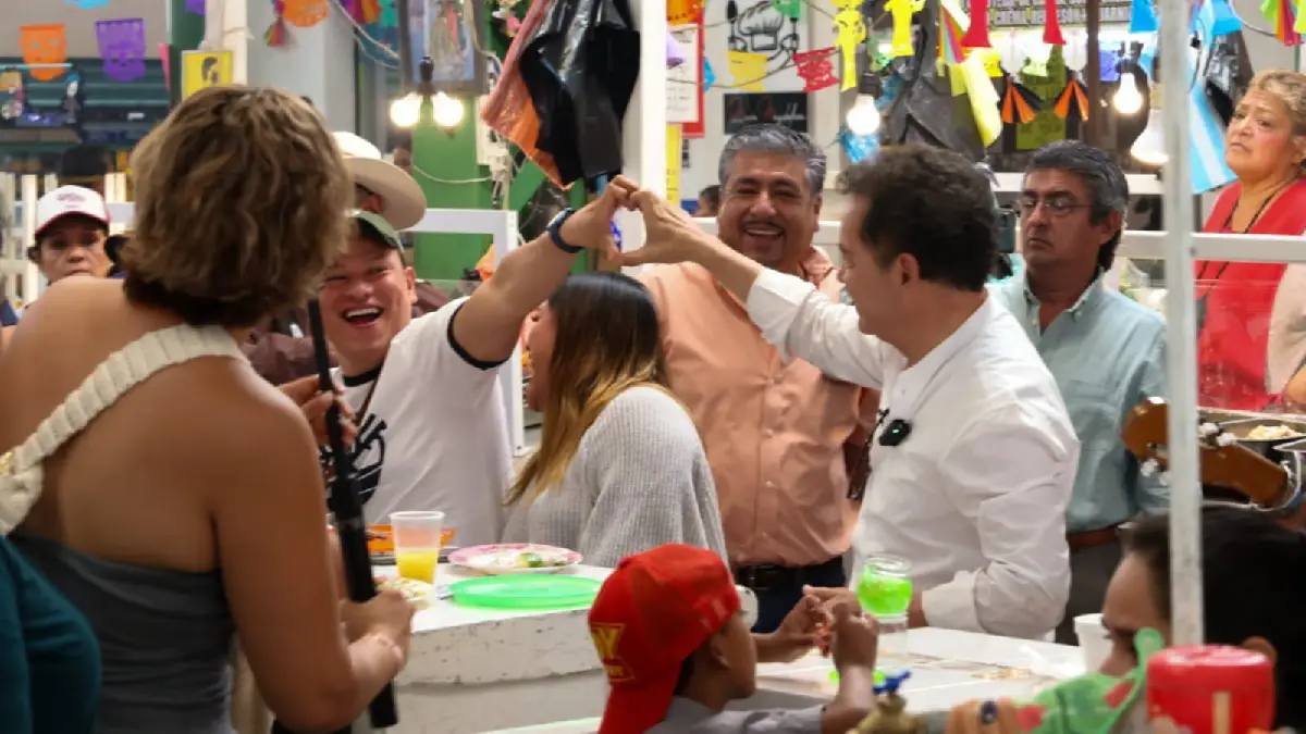 Locatarios del mercado de Atlixco van con Nacho Mier