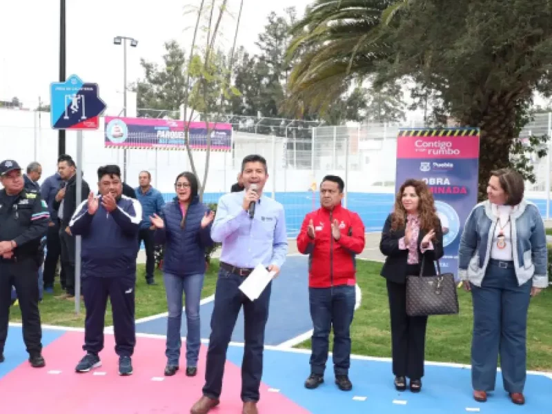 Entrega Ayuntamiento de Puebla rehabilitación del parque Benito Juárez en La Libertad