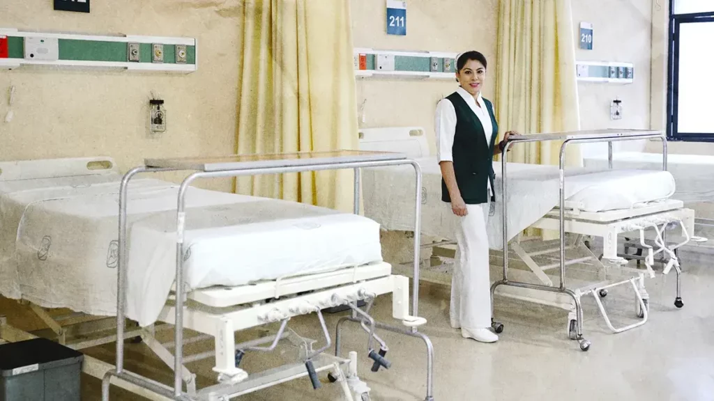 Riestra denuncia carencia de 900 camas de hospital, no alcanzarán ni con el nuevo San Alejandro