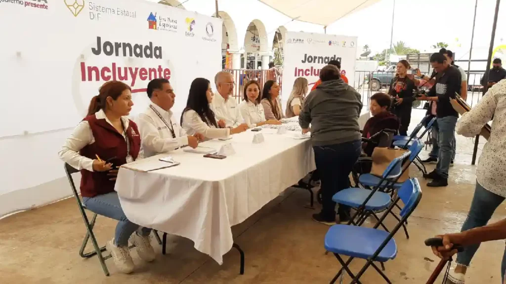 Voluntariado del Congreso participa en la "Jornada Incluyente de Atención Ciudadana" en Acatlán de Osorio
