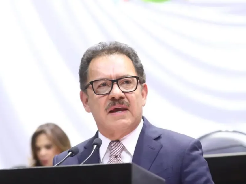 Se solidariza Ignacio Mier con afectados por el Huracán Otis