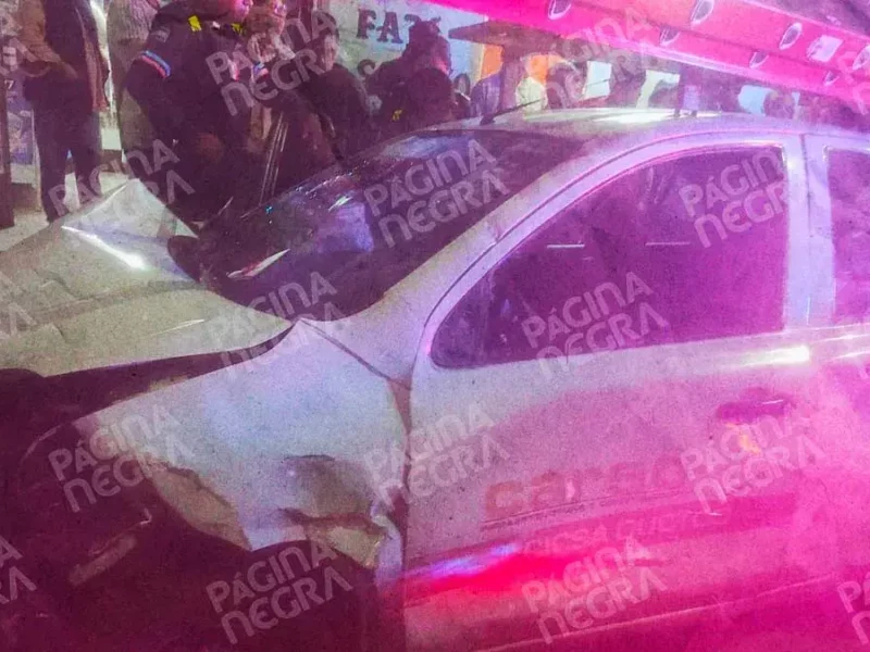 Trabajador de Carso choca 5 autos y atropella 3 personas en el Mercado Zapata