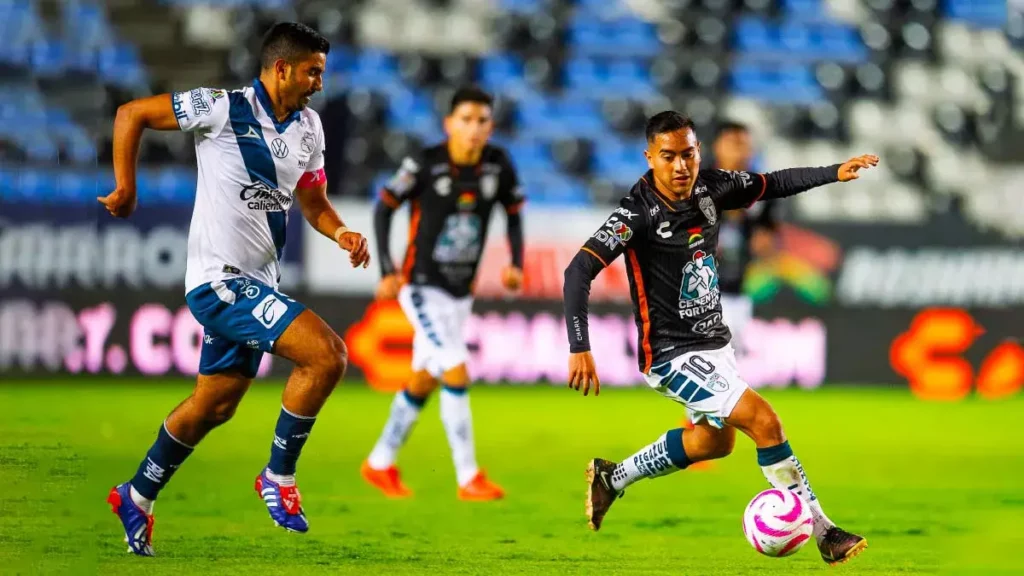 Pachuca deja ir vivo al Club Puebla en la Jornada 14 del Apertura 2023