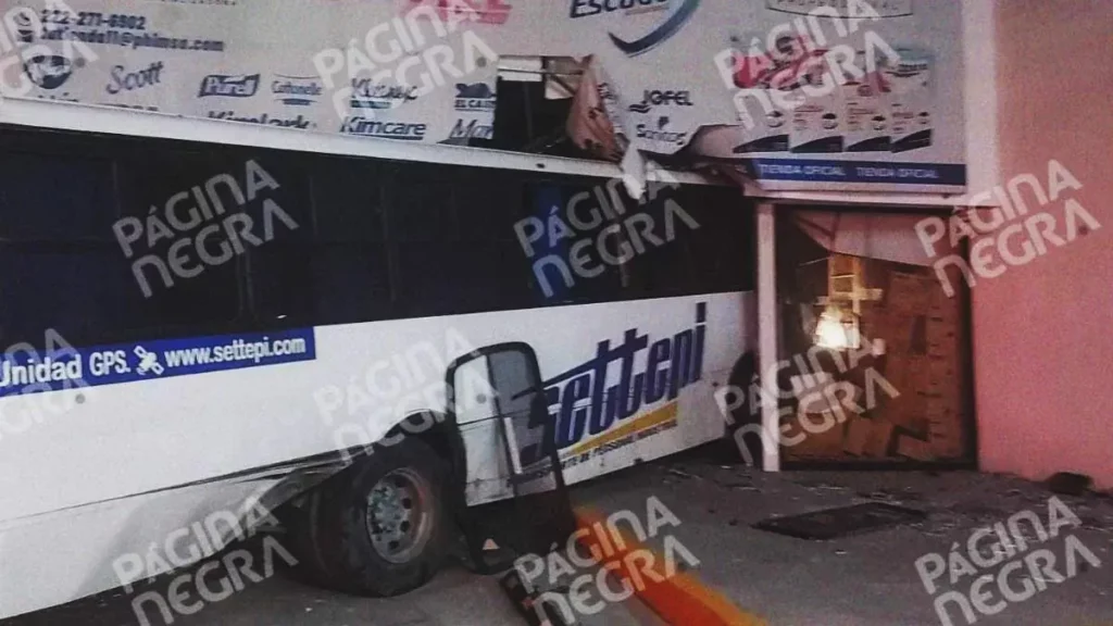 Conductor borracho dejó 16 lesionados y se dio a la fuga en Puebla