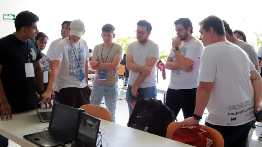 Alumno BUAP integra equipo ganador del primer lugar del HackMorelos