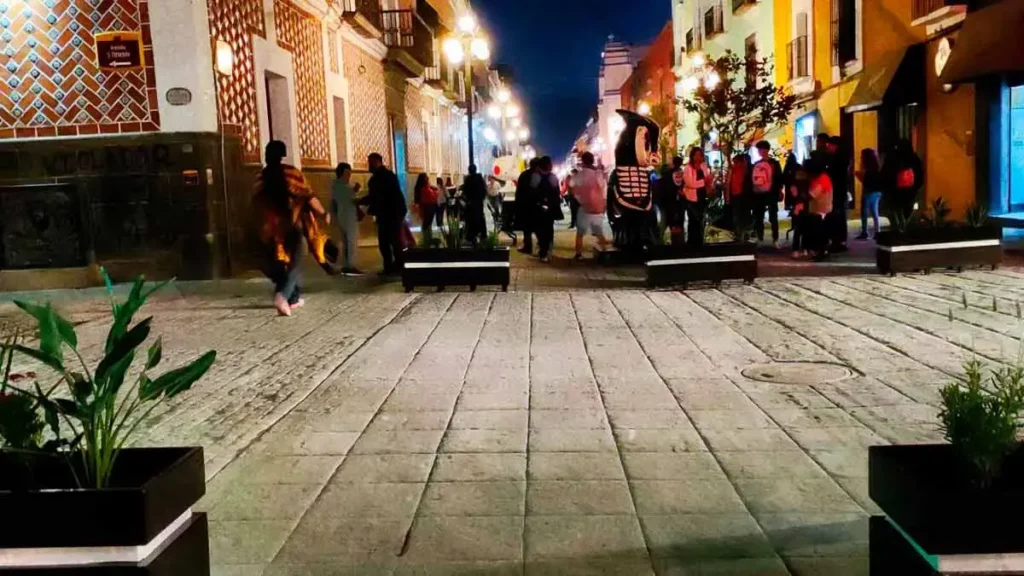 Tres meses después, concluye peatonalización de la 16 de Septiembre en Puebla